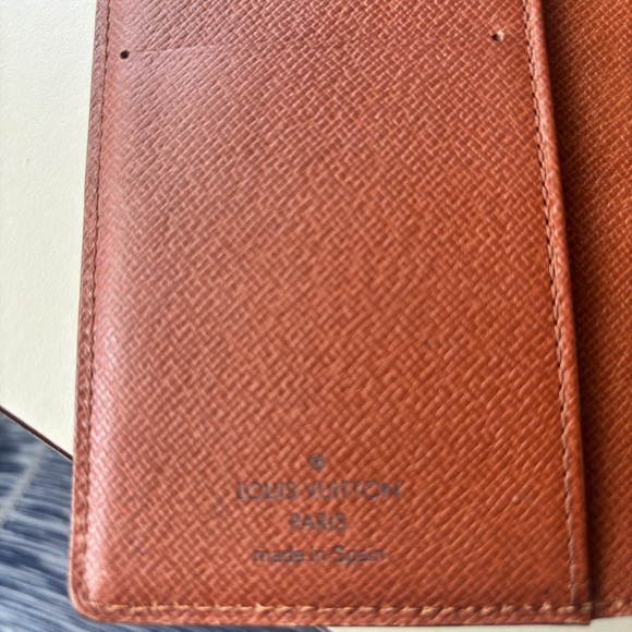 CLOSET CLEAR OUT PRICE CUT Pre-owned Louis Vuitton Agenda Cover - Picture 2 of 12